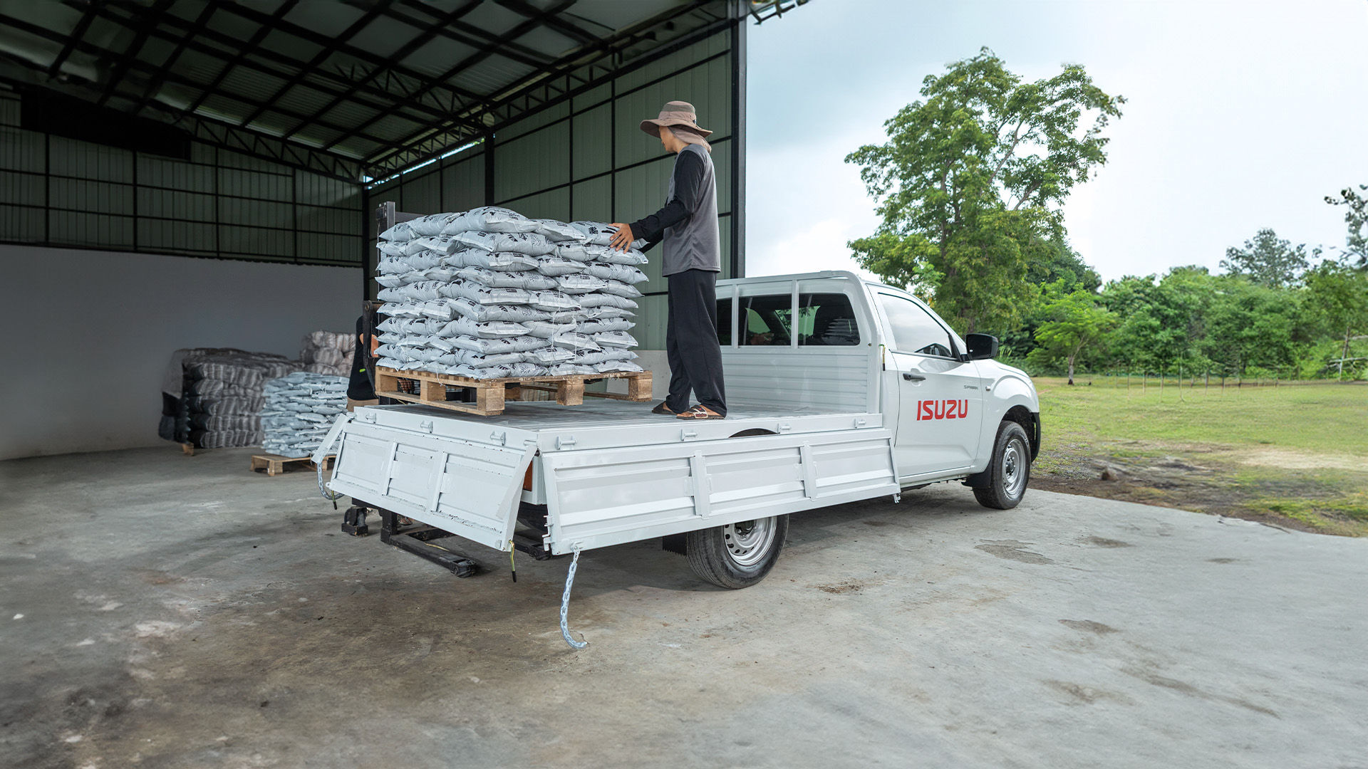 พื้นกระบะเรียบ ไม่ติดซุ้มล้อ พื้นกระบะเรียบ ไม่ติดซุ้มล้อ - ISUZU D-MAX SPARK (อีซูซุ ดีแมคซ์ สปาร์ค)