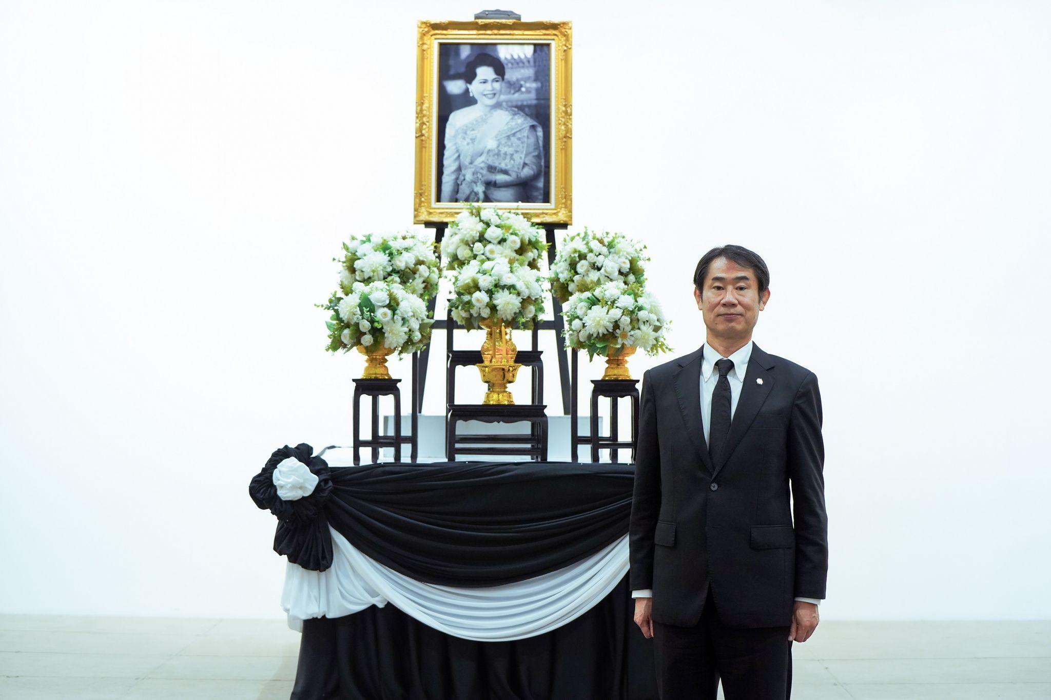 ตรีเพชรอีซูซุเซลส์ และกลุ่มตรีเพชร ร่วมถวายอาลัย “สมเด็จบรมราชชนนีพันปีหลวง”