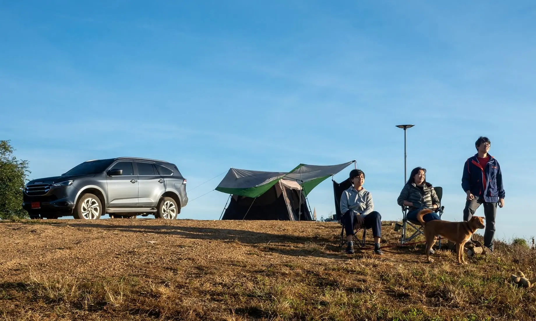 เป็นครั้งแรกที่หมาน้องหมาไป Camping ด้วย เจ้ารถ MU-X ทำหน้าที่ได้สมบูรณ์แบบทีเดียว