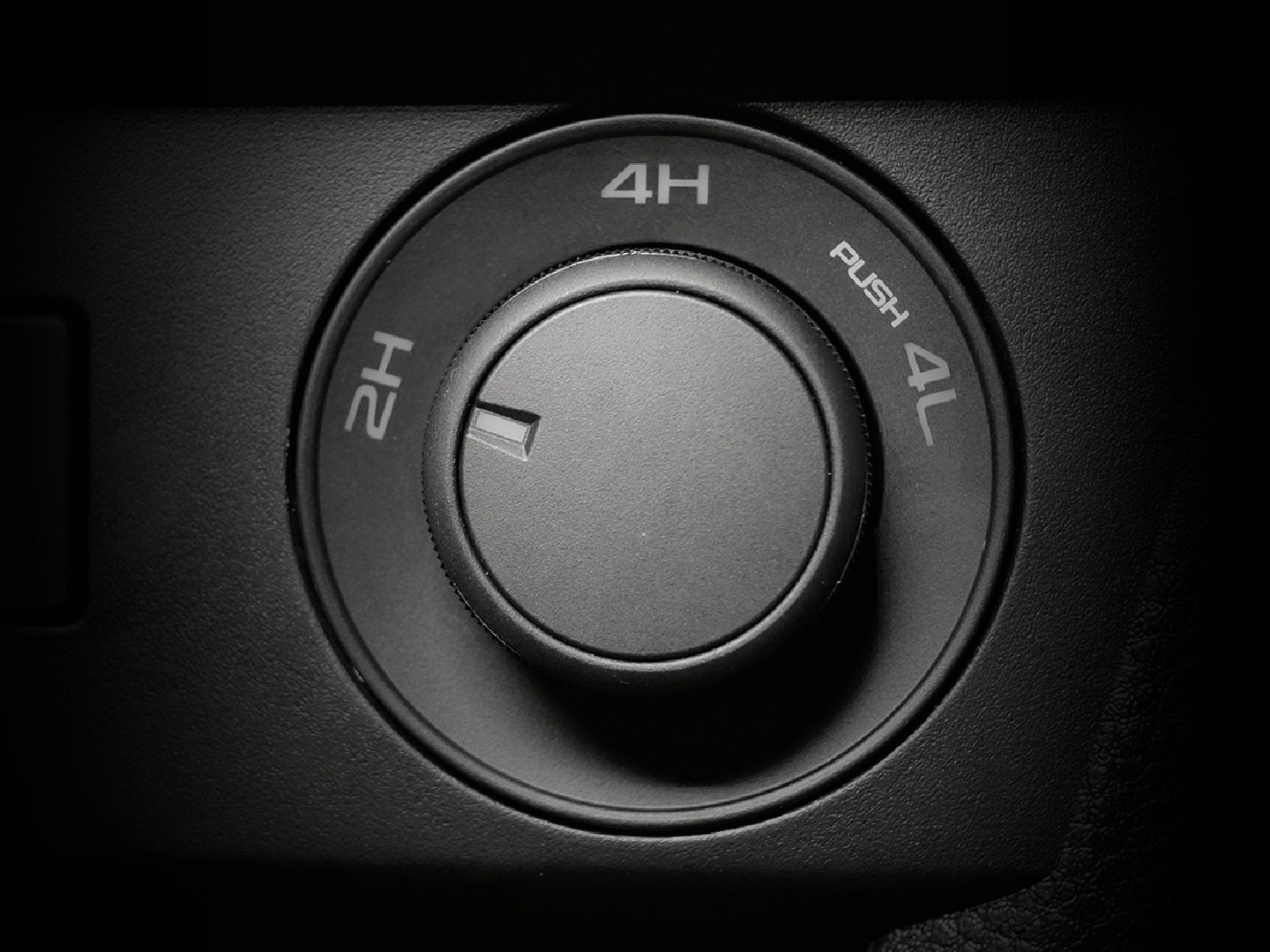 ระบบ Terrain Command (ในรุ่นขับเคลื่อน 4 ล้อ) - ISUZU D-MAX SPARK (อีซูซุ ดีแมคซ์ สปาร์ค)